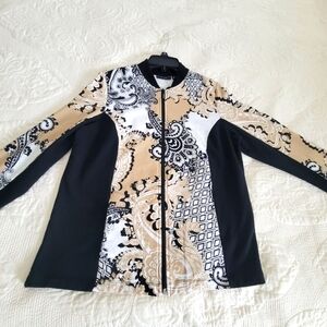 IN EXCELLENT CONDITION ZIPPER CLOSER JACKET WITH PACHETS BOTH SIDES. SIZE MEDIUM